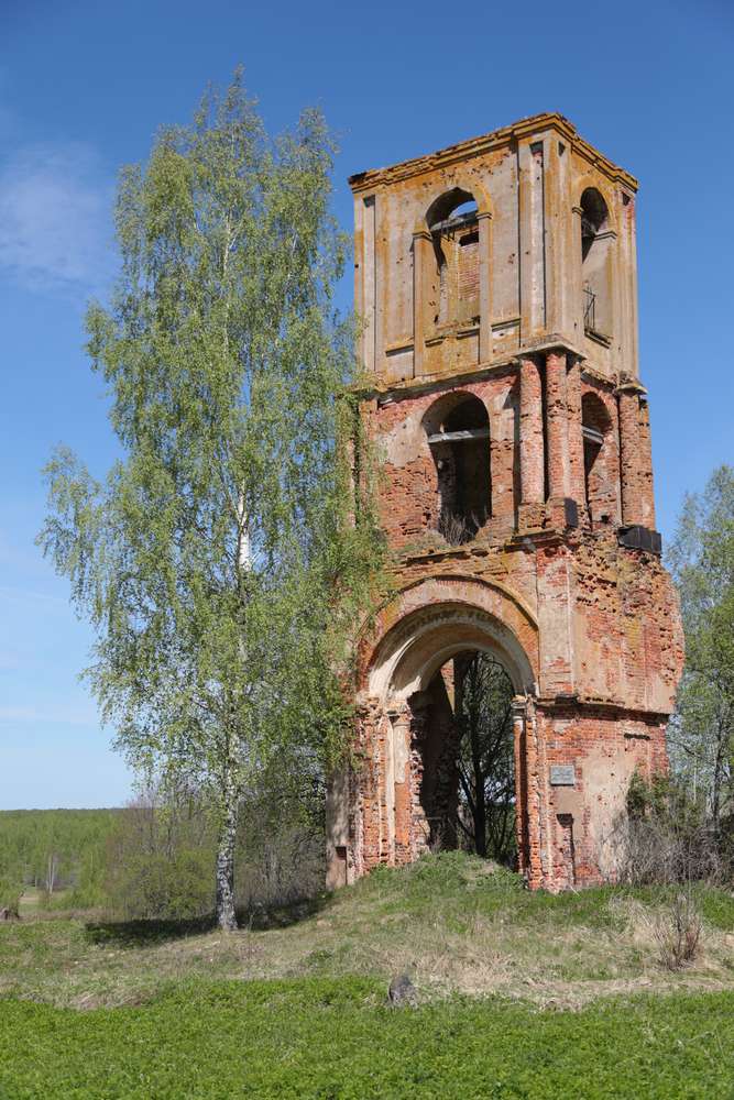 Остатки Успенской церкви в бывшем селе Белый Берег