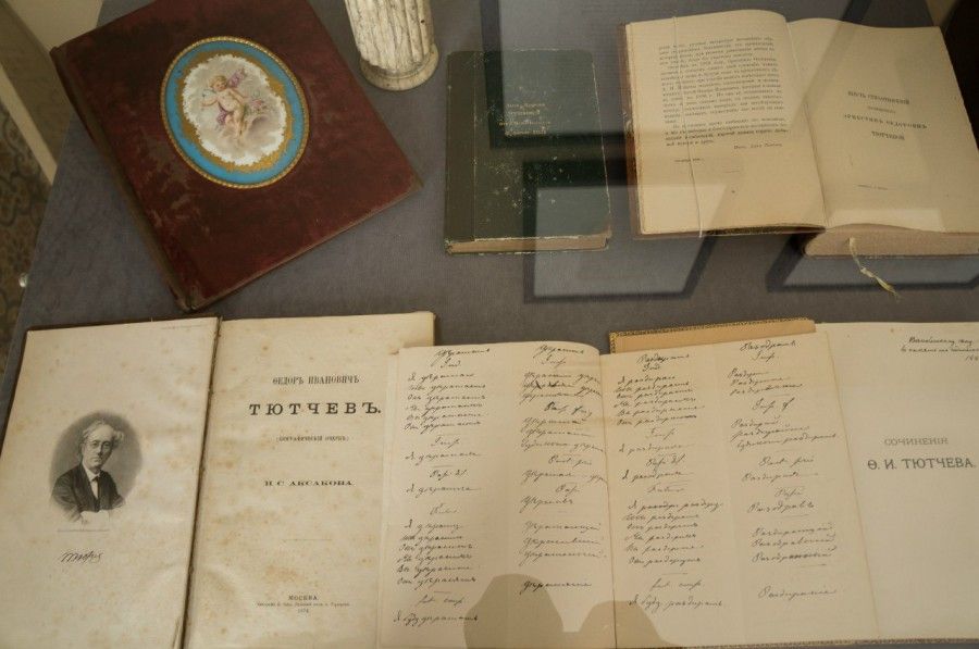 Старые книги в музее-усадьбе «Мураново» 