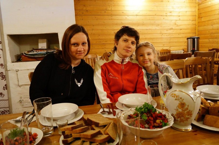 Сотрудники ДСТ «Кристиан» за обедом в музее-усадьбе «Мураново»